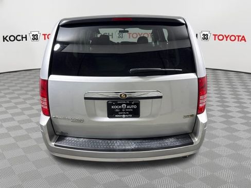 Used 2008 Chrysler Town & Country LX FWD image 7
