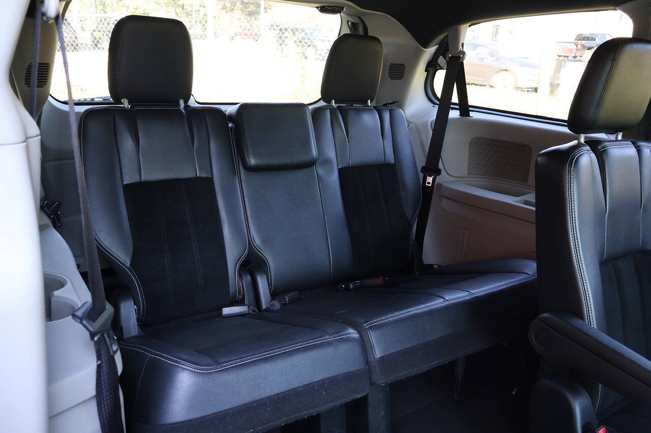 Used 2017 Dodge Grand Caravan SXT FWD image 26