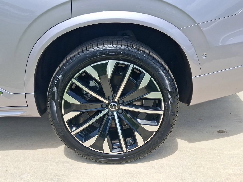 Certified 2026 Volvo XC90 B6 Plus AWD/4WD image 4