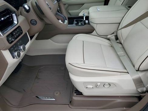 New 2026 GMC Yukon Denali w/ Sun & Power Step Package image 31