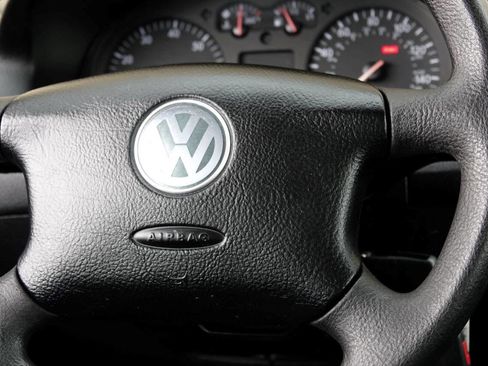 Used 2005 Volkswagen Golf GL image 60