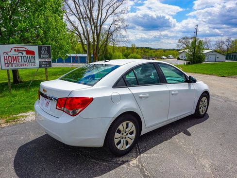 Used 2014 Chevrolet Cruze LS FWD image 3