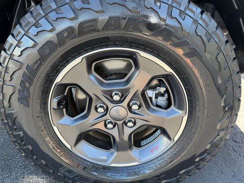 Used 2021 Jeep Gladiator Rubicon image 9