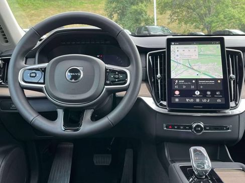 Used 2025 Volvo XC90 B5 Core AWD/4WD image 19