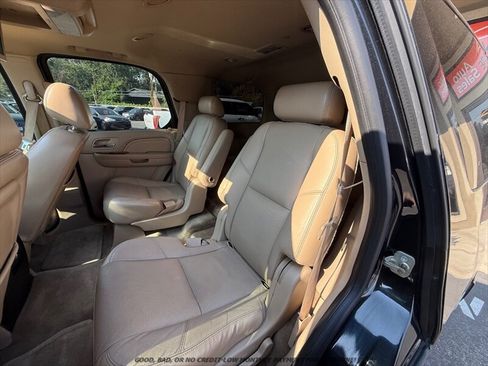 Used 2010 Cadillac Escalade Premium AWD/4WD image 16