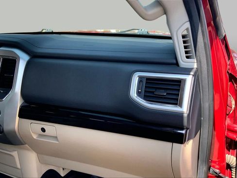 Used 2017 Nissan Titan SV RWD image 19
