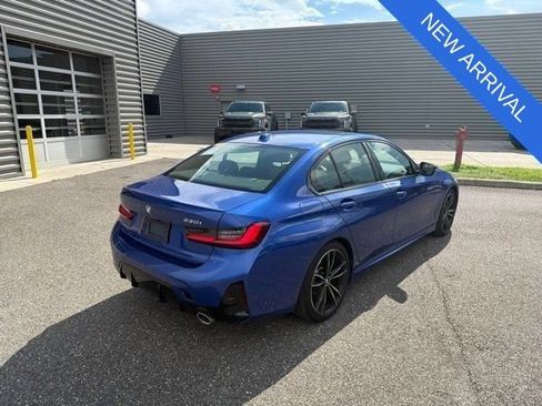 Used 2023 BMW 330i Sedan w/ M Sport Package RWD image 5