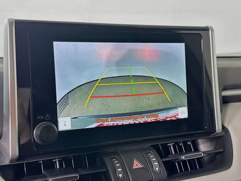 Used 2023 Toyota RAV4 XLE Premium image 10