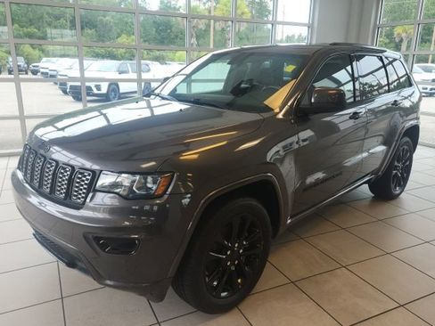 Used 2021 Jeep Grand Cherokee Laredo X AWD/4WD image 4