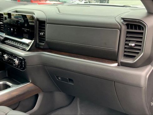 Used 2025 GMC Sierra 1500 SLT w/ SLT Premium Plus Package AWD/4WD image 18