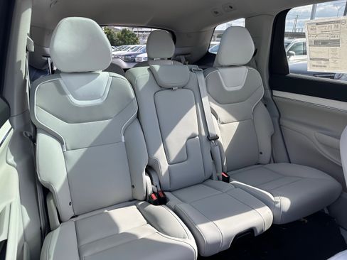 New 2025 Volvo EX90 Plus image 10