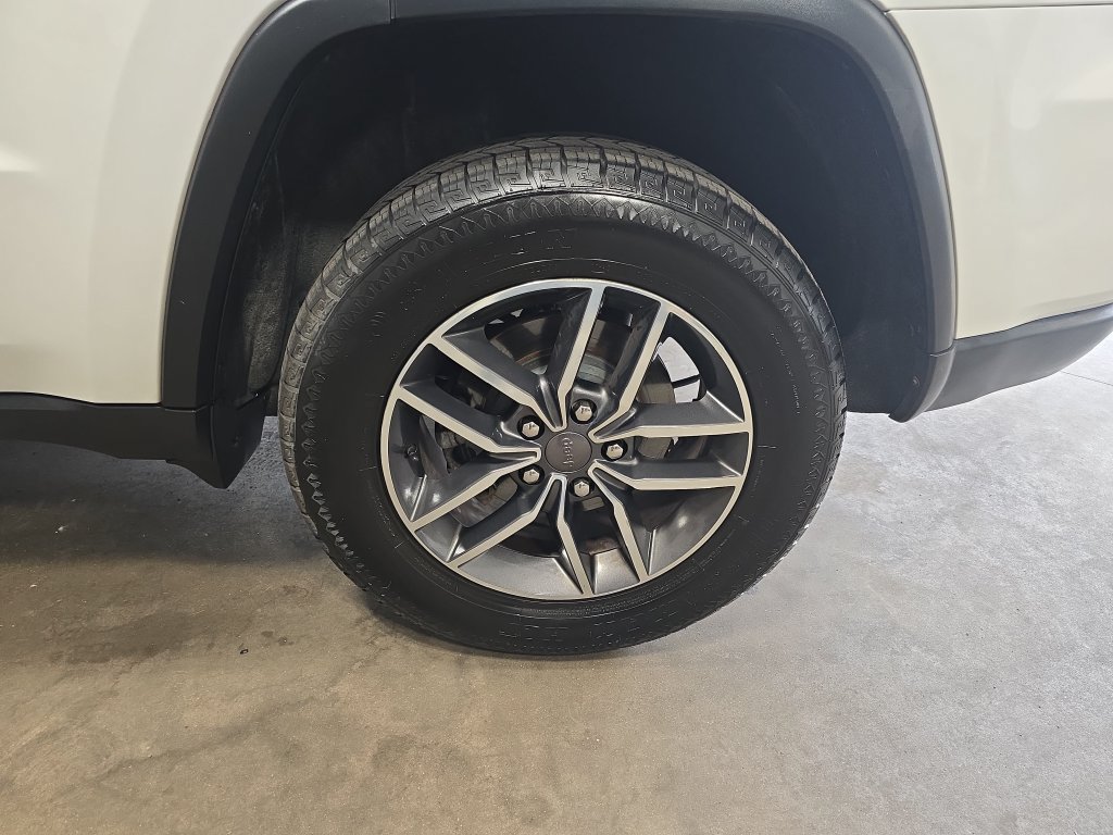 Used 2019 Jeep Grand Cherokee Limited AWD/4WD image 36