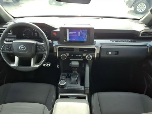 Used 2025 Toyota Tacoma TRD Sport AWD/4WD image 14