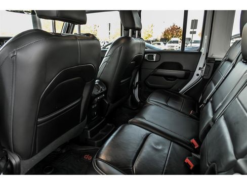 Used 2020 Jeep Wrangler Unlimited Sahara image 14