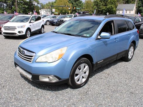 Used 2010 Subaru Outback 2.5i Limited AWD/4WD image 2