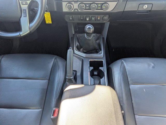 Used 2022 Toyota Tacoma TRD Off-Road w/ TRD Premium Off Road Package AWD/4WD image 19