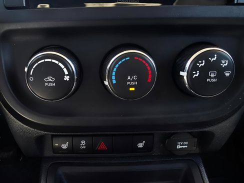 Used 2015 Jeep Patriot High Altitude AWD/4WD image 29