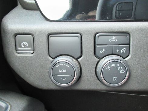 Used 2024 Chevrolet Silverado 1500 LT w/ Convenience Package II RWD image 23