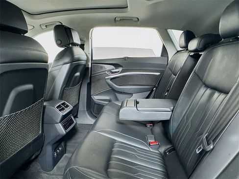 Used 2019 Audi e-tron Prestige w/ Prestige Package image 14