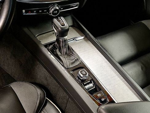 Used 2019 Volvo S60 T5 R-Design image 38