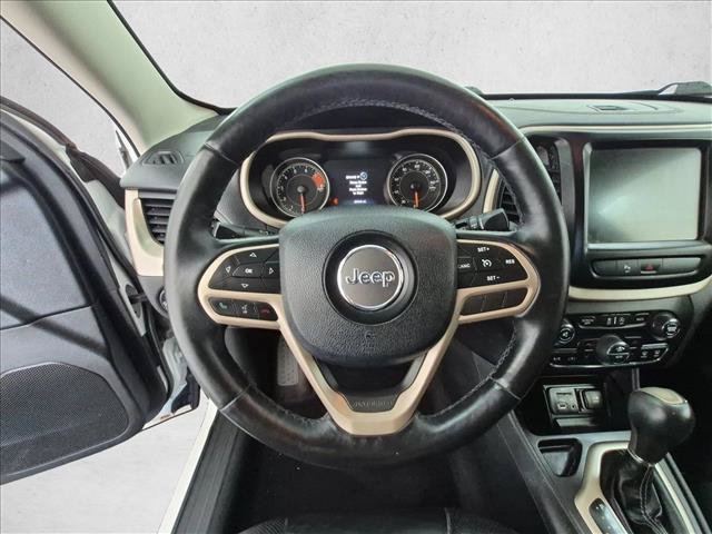 Used 2017 Jeep Cherokee Limited w/ Luxury Group FWD image 28
