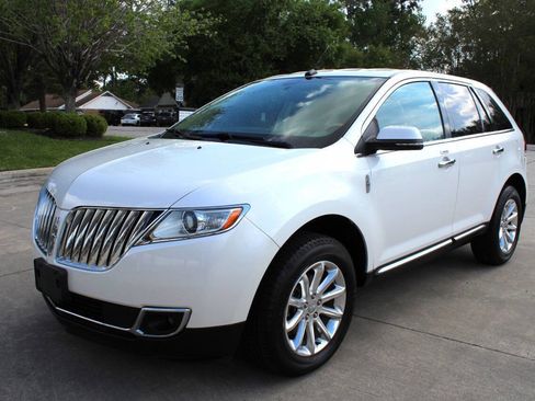 Used 2014 Lincoln MKX FWD w/ Equipment Group 101A image 4