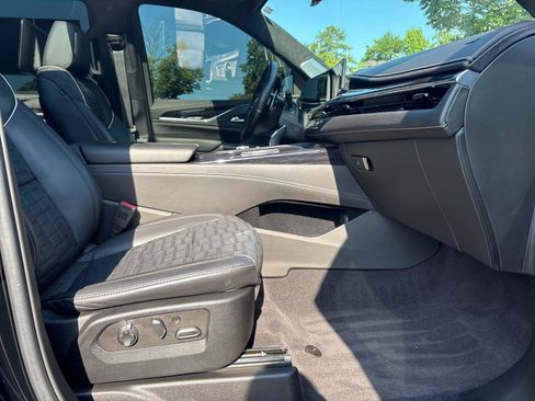 Used 2023 Cadillac Escalade V AWD/4WD image 41