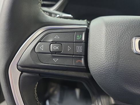 Used 2023 Jeep Grand Cherokee Laredo AWD/4WD image 16