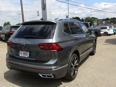 Used 2023 Volkswagen Tiguan SEL R-Line image 4