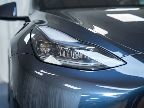 Used 2024 Tesla Model Y Long Range image 9