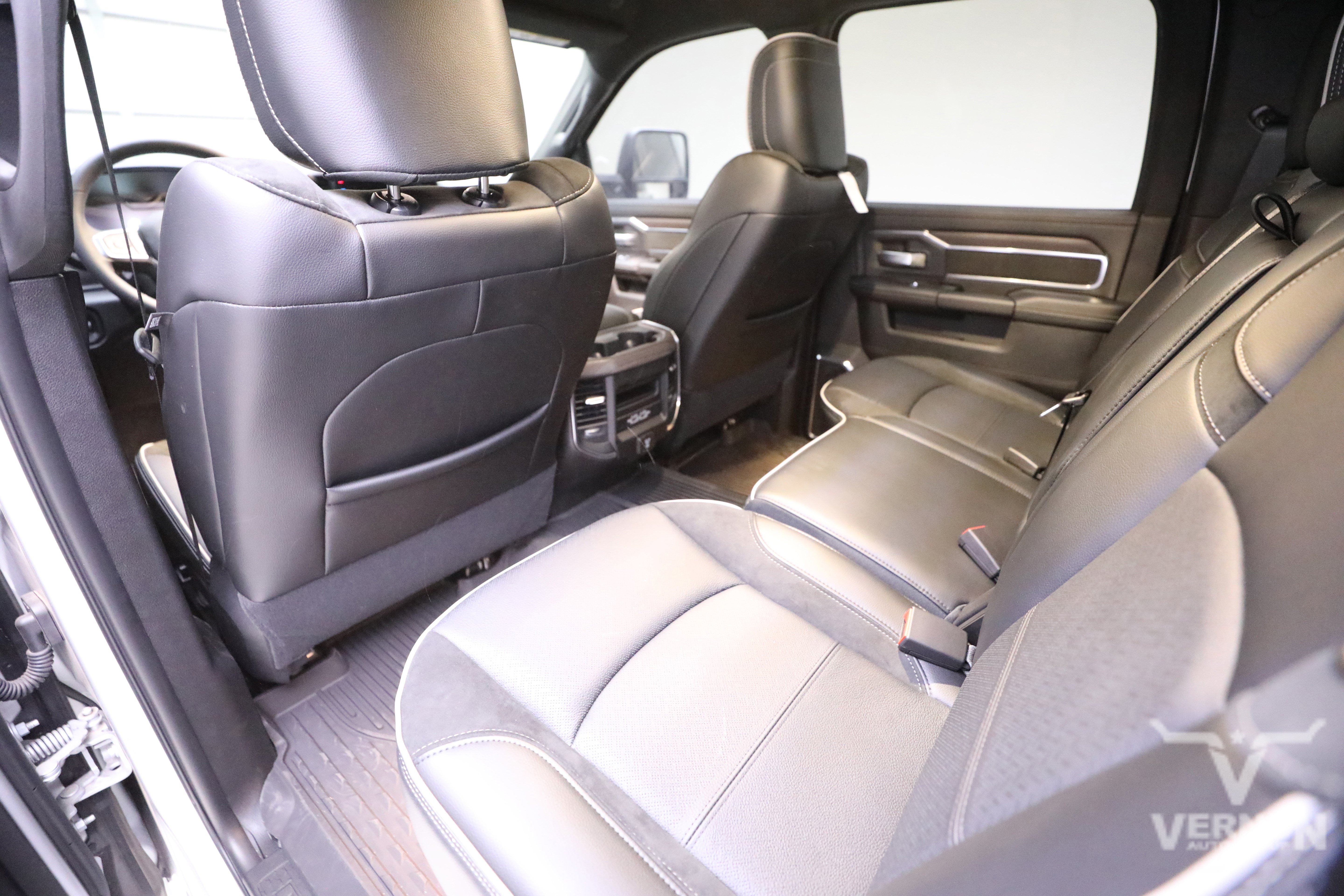 New 2026 RAM 3500 Laramie w/ Towing Technology Group AWD/4WD image 9