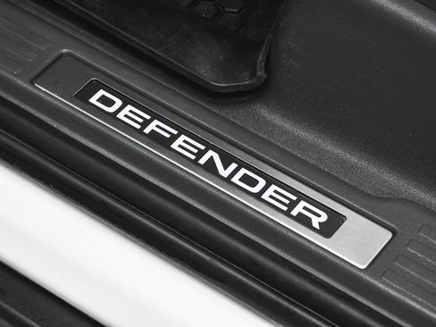 Used 2022 Land Rover Defender 90 X-Dynamic HSE AWD/4WD image 12