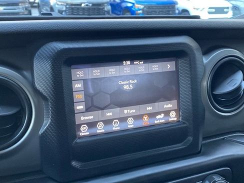 Used 2020 Jeep Gladiator Sport image 17