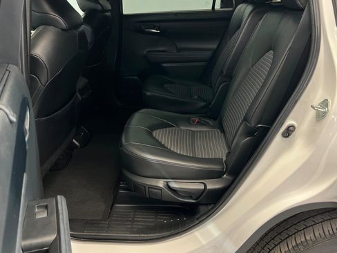 Used 2023 Toyota Highlander XSE FWD image 22