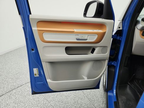 Used 2025 Volkswagen ID. Buzz 1st Edition AWD/4WD image 12