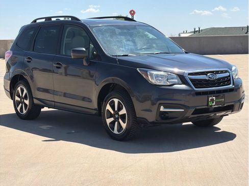 Used 2018 Subaru Forester 2.5i Premium w/ All-Weather Package AWD/4WD image 4