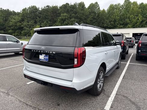 Used 2025 Ford Expedition Active AWD/4WD image 8