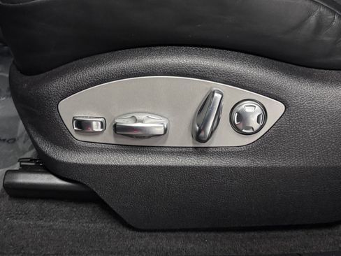 Used 2024 Porsche Macan AWD/4WD image 23
