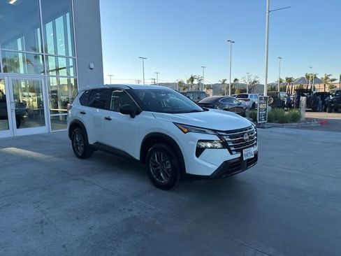 Used 2024 Nissan Rogue S image 2