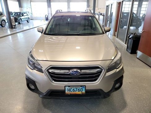 Used 2018 Subaru Outback 3.6R Limited image 2
