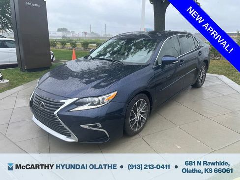 Used 2016 Lexus ES 350 w/ Luxury Package w/Wood Trim FWD image 1