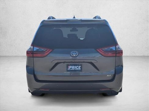 Used 2020 Toyota Sienna XLE Premium image 6