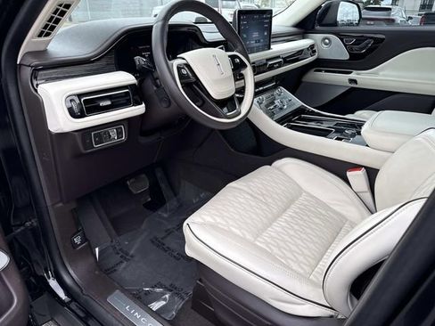 Used 2023 Lincoln Aviator Black Label w/ Jet Package image 10