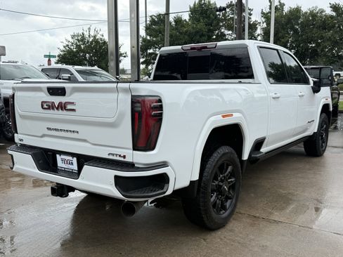 Used 2025 GMC Sierra 2500 AT4 w/ AT4 Premium Plus Package AWD/4WD image 5