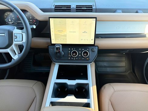 New 2026 Land Rover Defender 110 X-Dynamic SE image 18