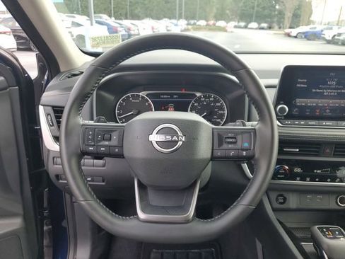 Used 2025 Nissan Rogue SV image 24