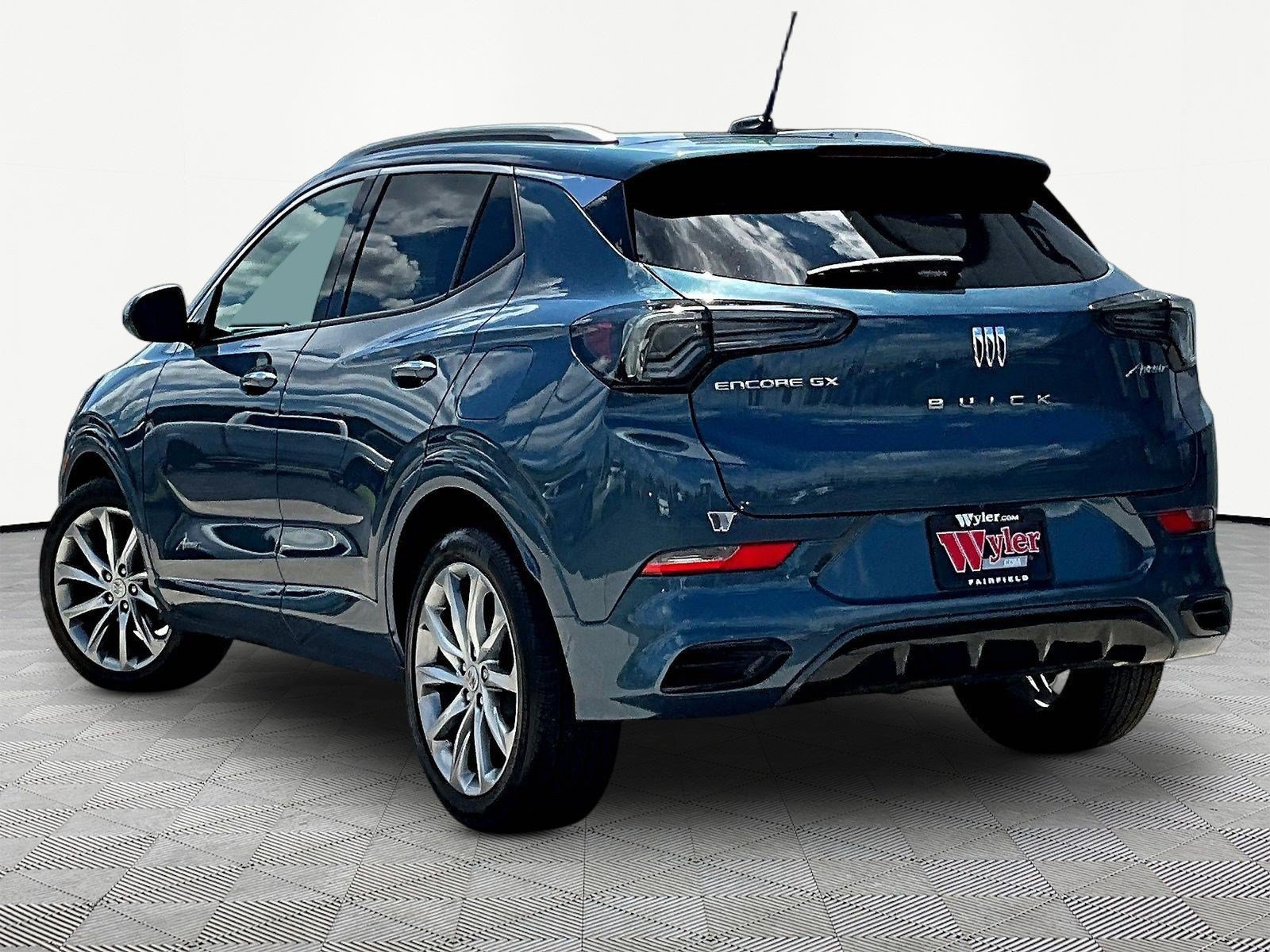Used 2024 Buick Encore GX Avenir w/ Avenir Convenience Package FWD image 4