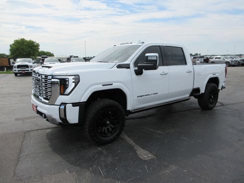 Used 2025 GMC Sierra 2500 Denali w/ Denali Reserve Package AWD/4WD image 13