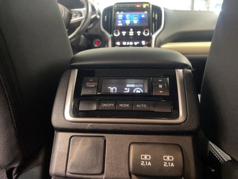 Used 2022 Subaru Ascent Premium w/ Convenience Package image 26