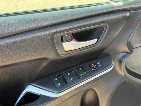 Used 2017 Toyota Camry SE FWD image 18